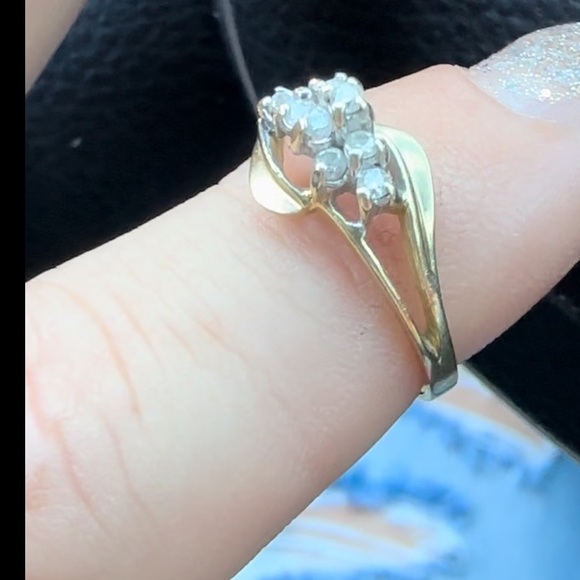 14k diamond cluster ring! Beautiful! - Picture 6 of 7